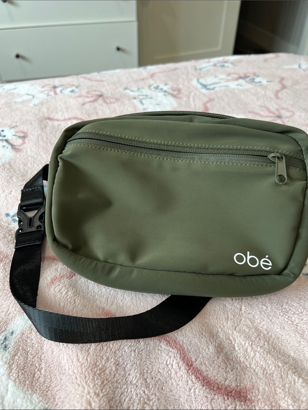 obé Olive Green Women's Crossbody Bag — Slim Travel Sling